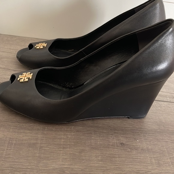 Tory Burch | Shoes | Euc Tory Burch Jolie Peep Toe Wedge Size 8 | Poshmark